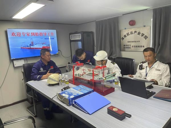 “海洋地质二十六号”调查船顺利通过首次船